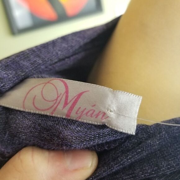 Myan charcoal grey sweater bought at Francesca's - Picture 6 of 7
